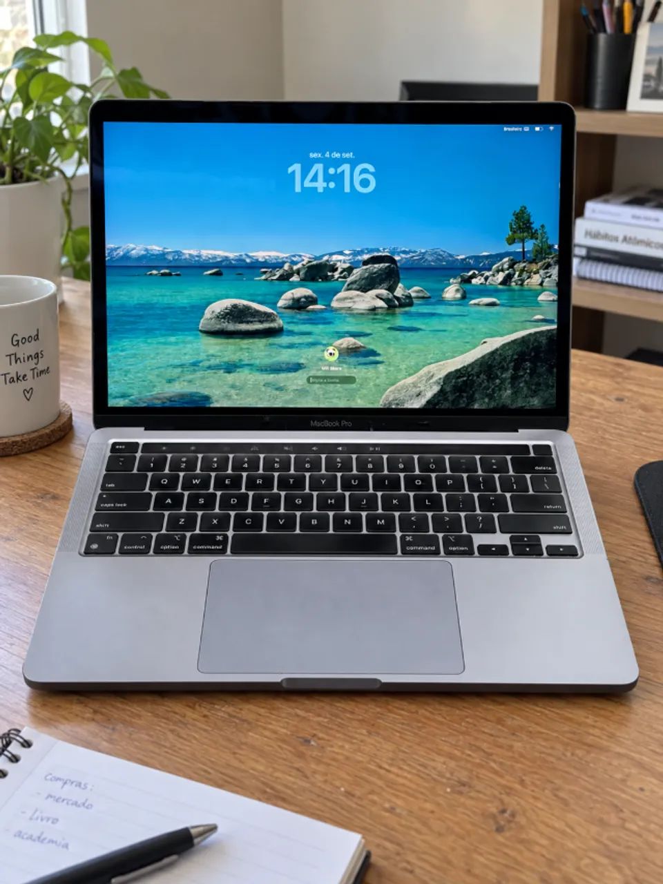 MacBook Pro 13 M1 8GB 256GB SSD Touch Bar - Seminovo Impecável