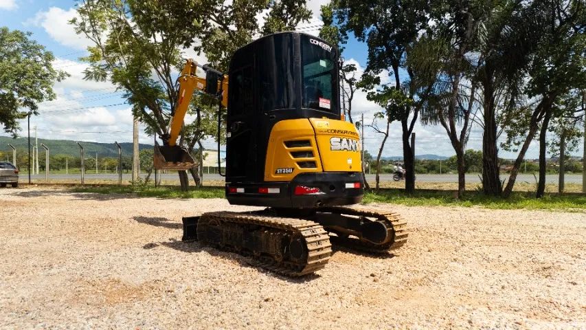 MINI ESCAVADEIRA SY35U- IMPECÁVEL