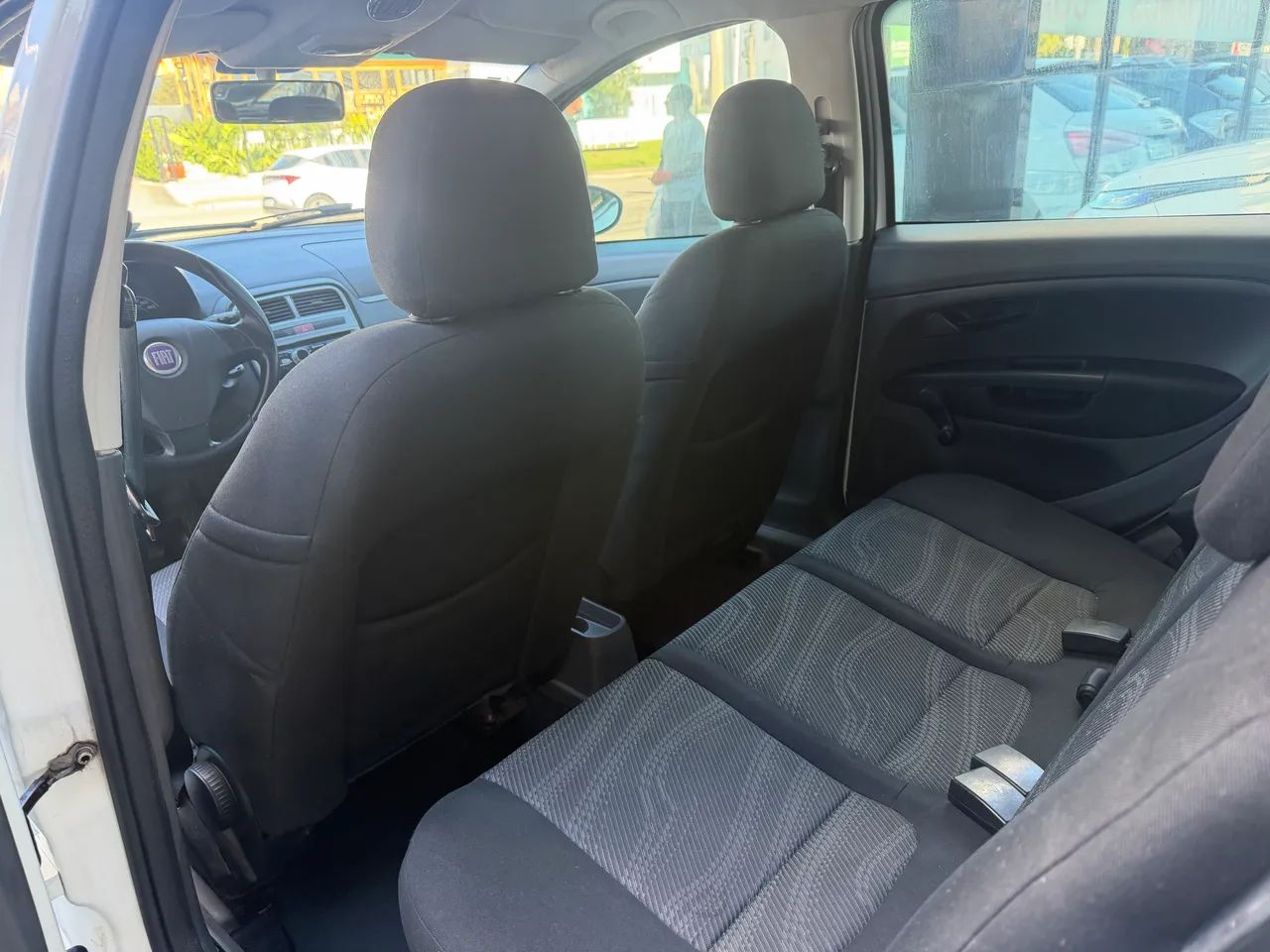 Fiat Punto Attractive 1.4 Fire Flex 8V 5P 2011 - Foto 3