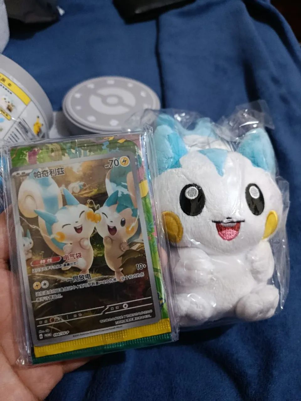 Lata pokémon + pelúcia + cartas - Foto 2