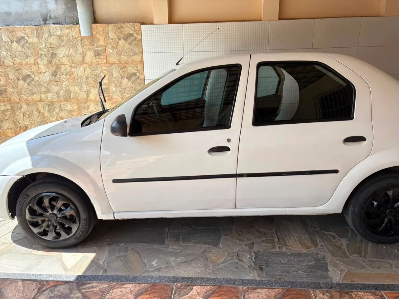 Renault Logan Authentique Hi-flex 1.0 16V 4P 2012 - Foto 3
