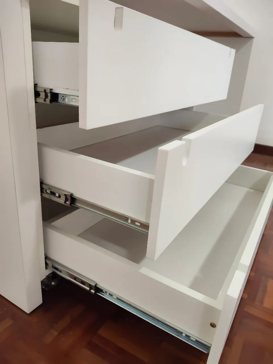 Mesa Escrivaninha com gaveteiro ABRACASA 