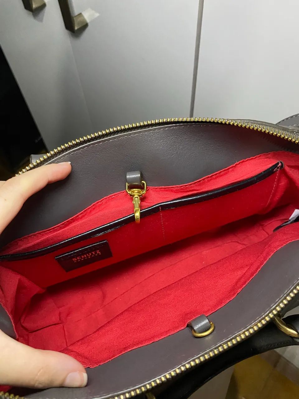 Bolsa schutz handbags cinza - Foto 5