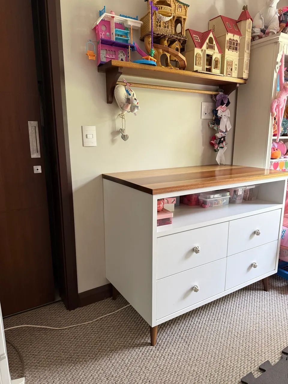 Cômoda e prateleira para quarto infantil 