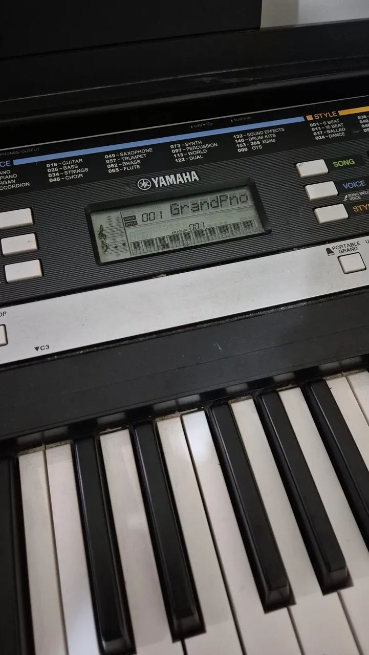 Teclado Yamaha PSR-E243  - Foto 5