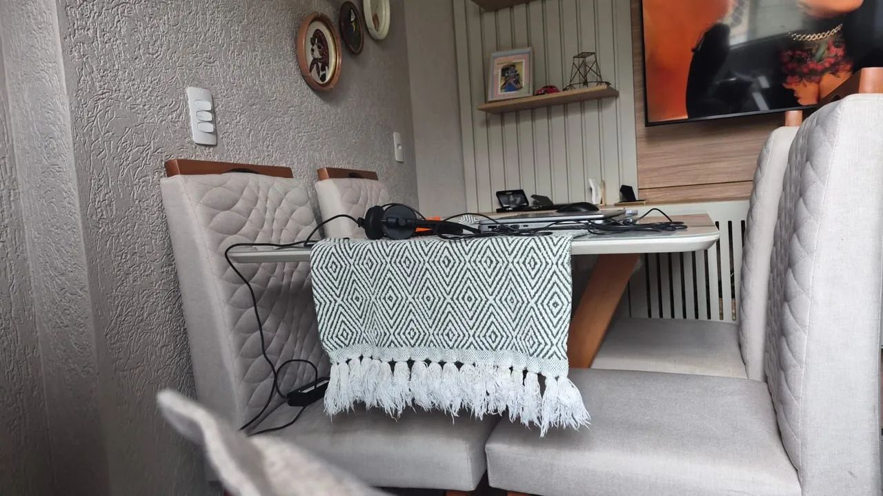 Conjunto de Mesa e Cadeira