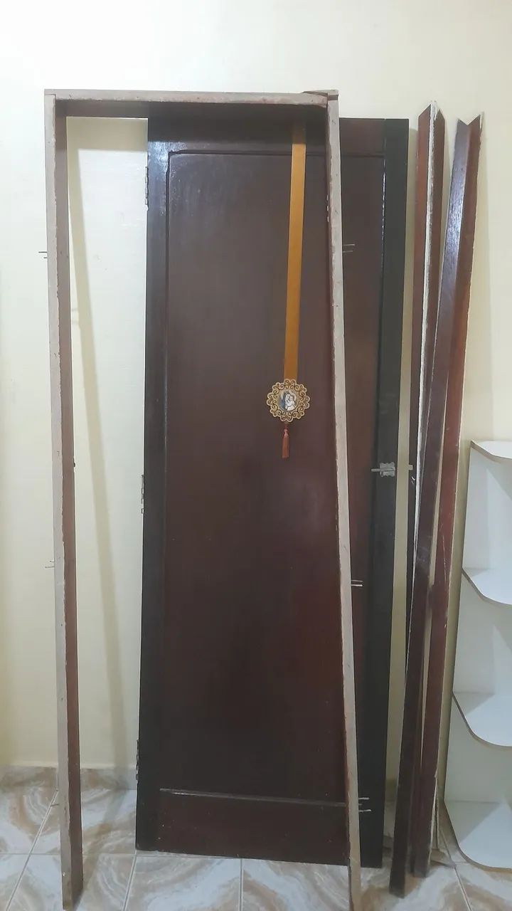 Porta madeira maciça lisa ambientes internos comp 2,10 largura 70  completa forramento ali - Foto 2