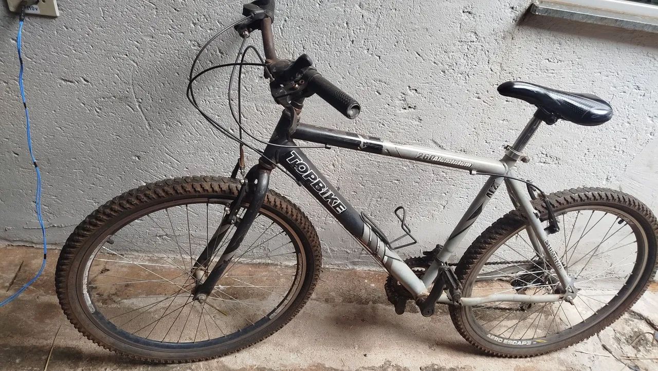 Vendo uma bicicleta 