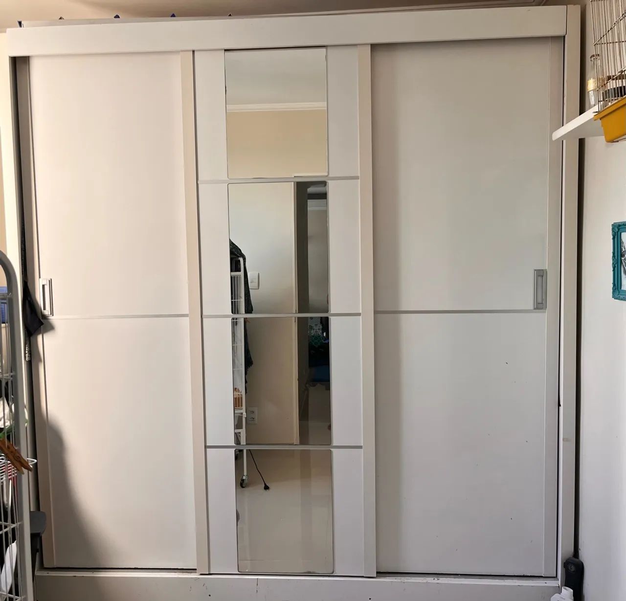 Guarda-Roupa Branco com 3 Portas de Correr e Espelho