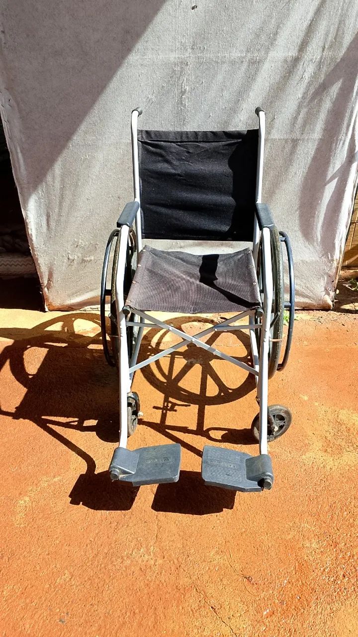 Cadeira de rodas marca Jaguaribe  - Foto 2