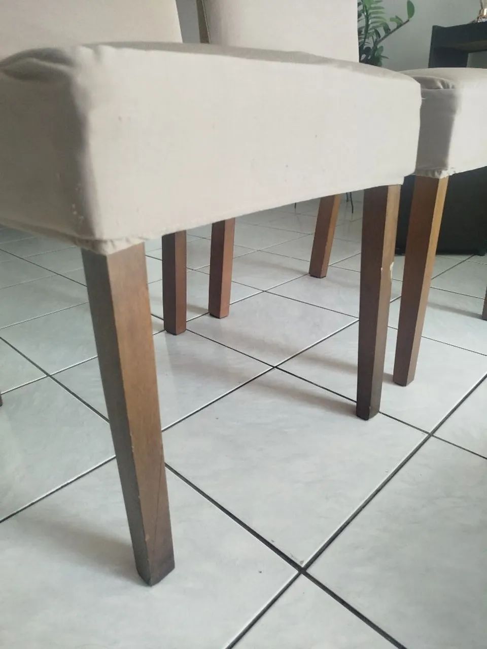 Vendo mesa e cadeiras. 6 lugares.  - Foto 5