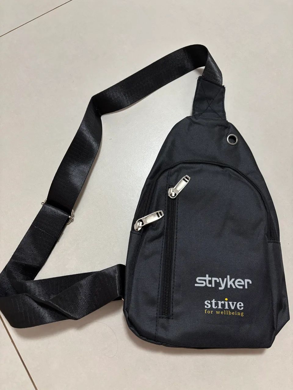 Mochila pequena nova preta