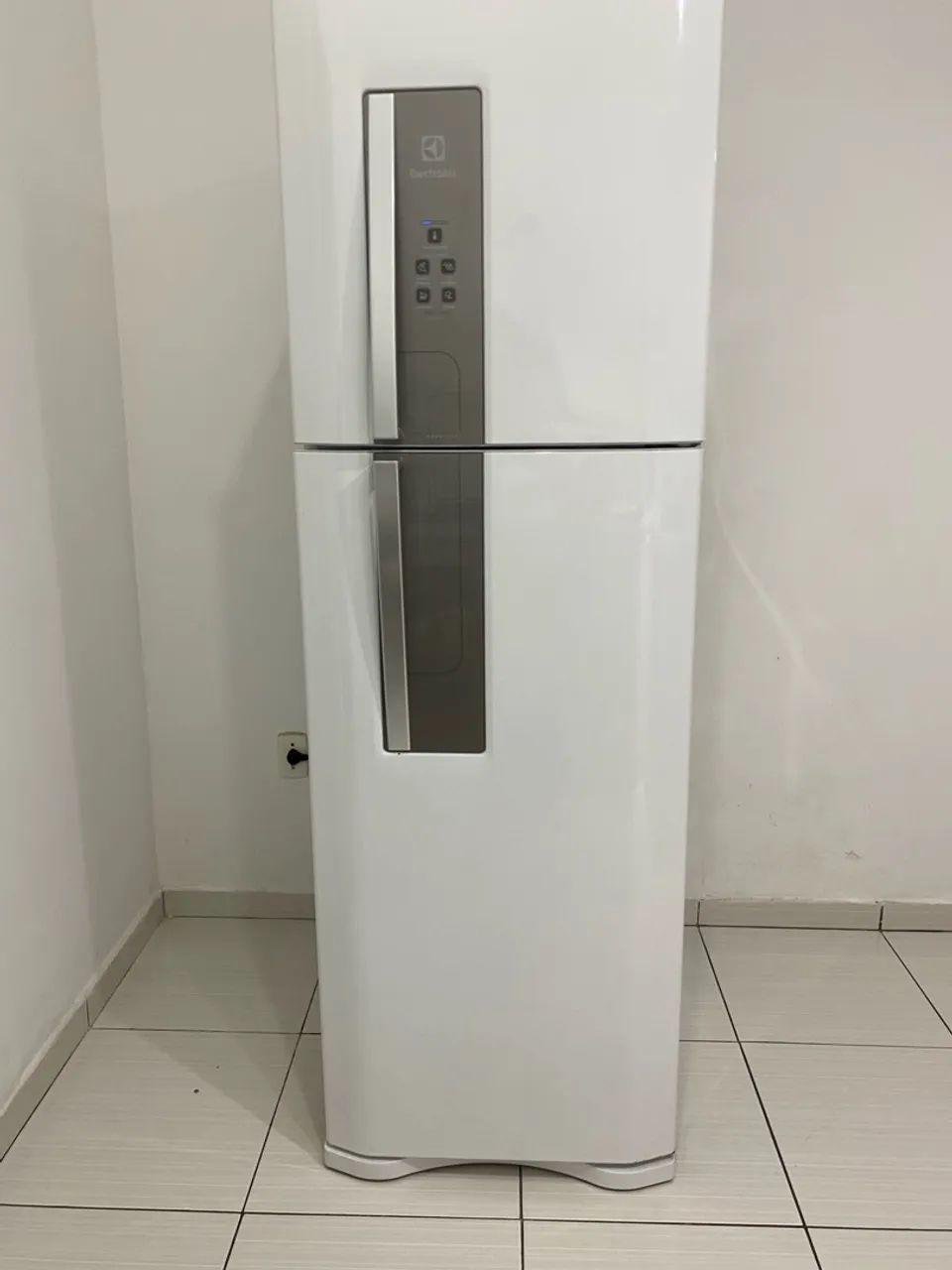 VENDO GELADEIRA ELETROLUX DF80 - USADA  - Foto 3