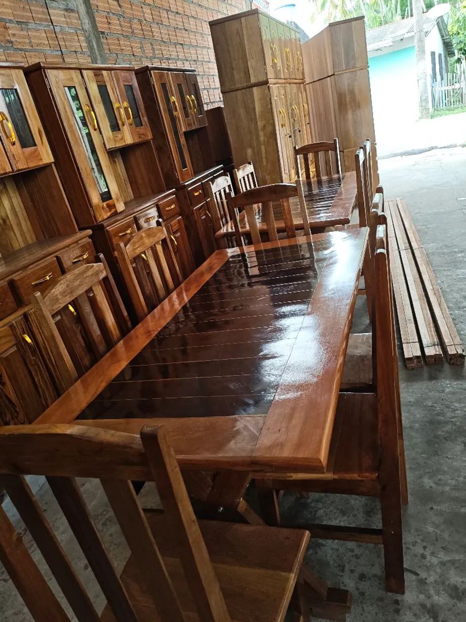 Mesa grande de madeira.65153864902145122