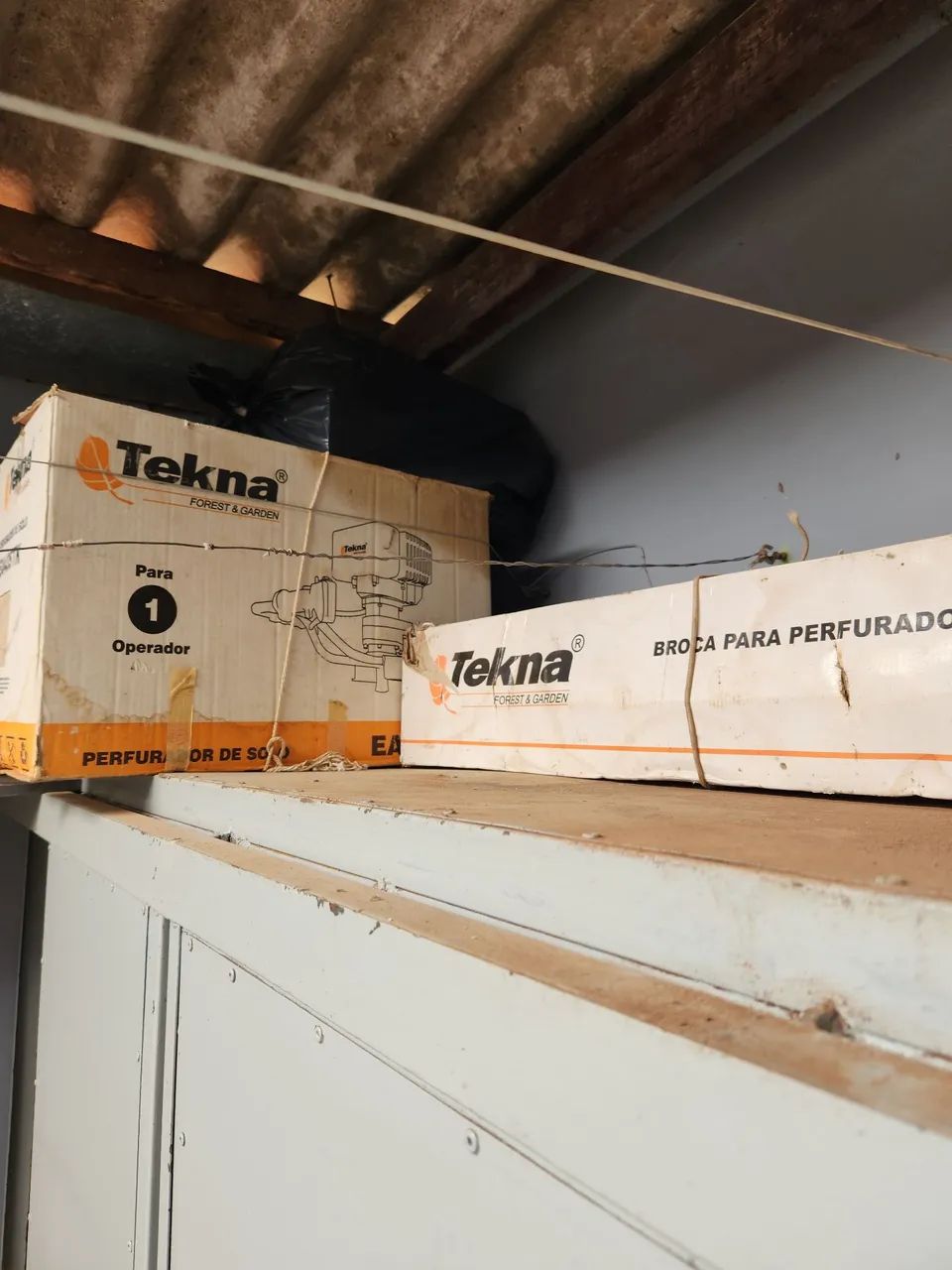 Perfuradora de solo EA43STK, COM BROCA E MANUAL DE INSTRUÇÕES. USADA, MAS COMO NOVA.