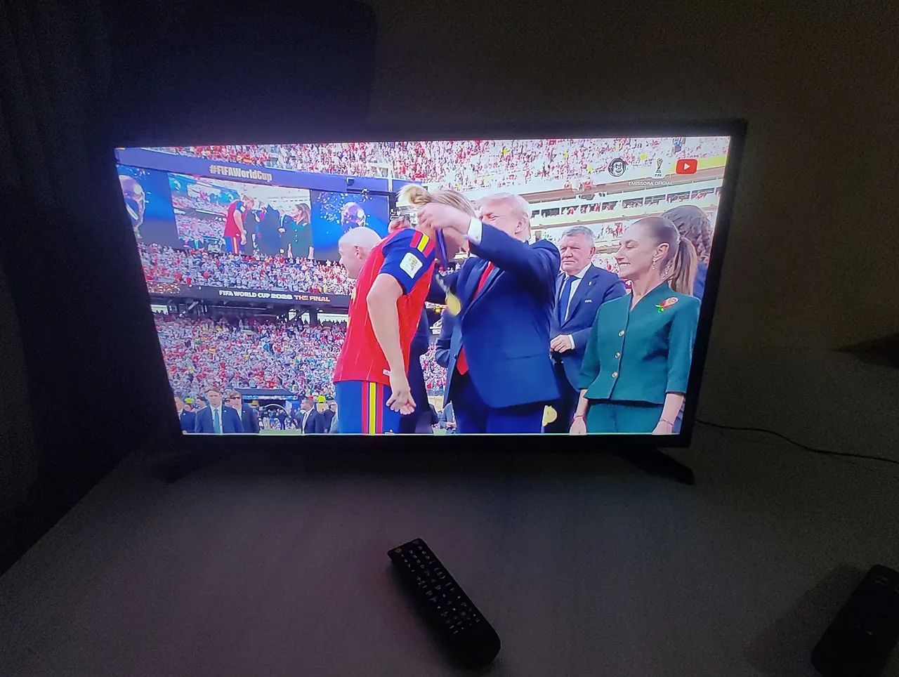 Smart TV Samsung 32 polegadas HD Led com pequena avaria  - Foto 4