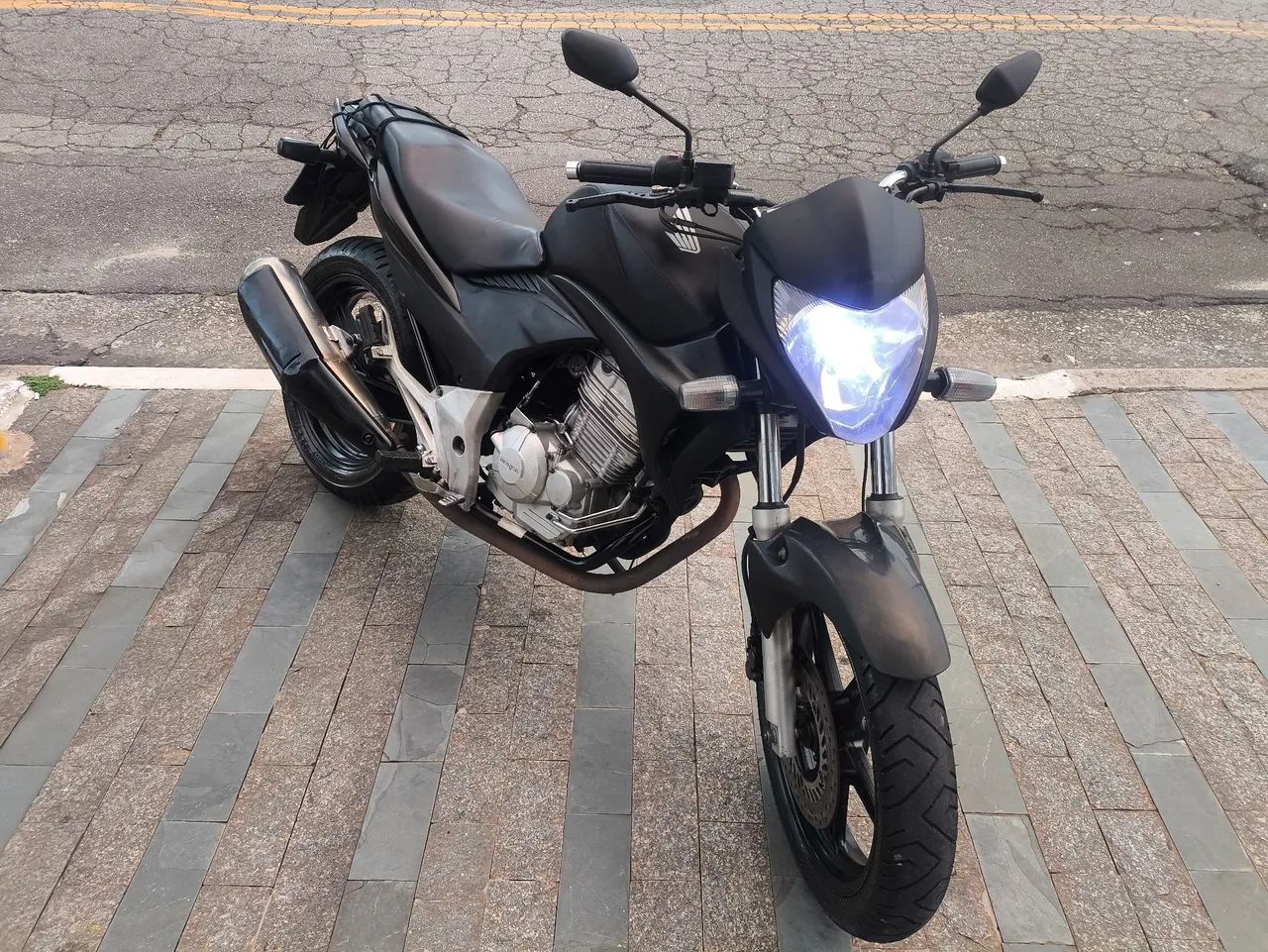 Honda - CB300 (Semi-nova)