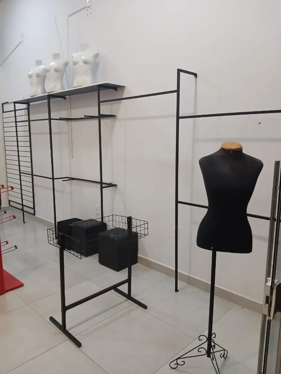 Kit com 4 Manequins Femininos para Loja - Foto 4