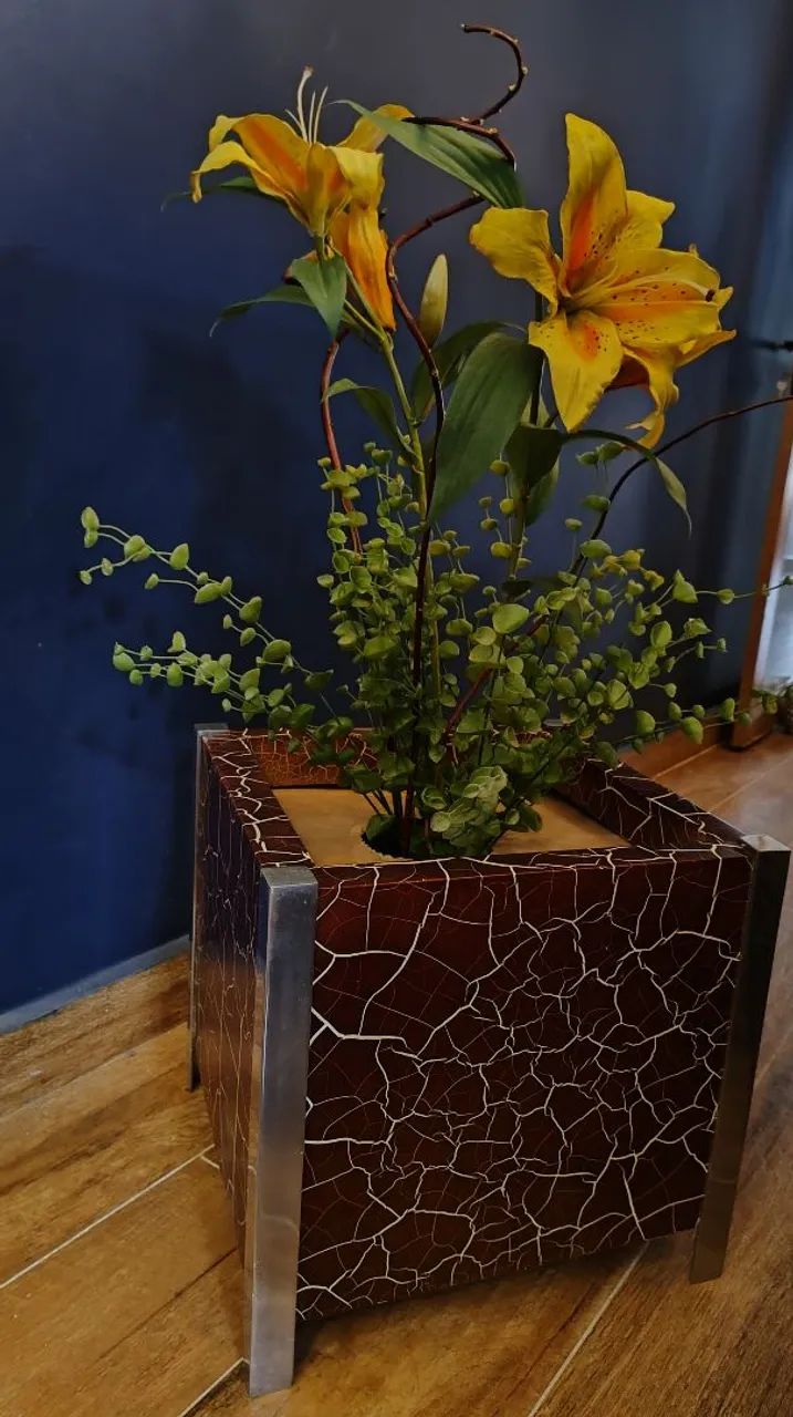Lindo Cachepó com Lírio Amarelo Artificial  - Foto 4