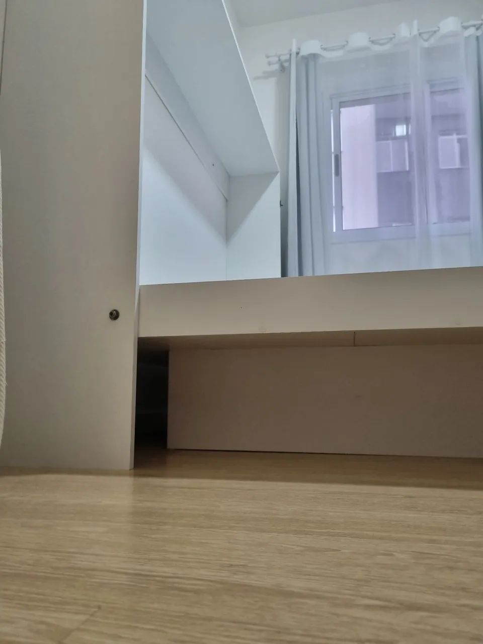 Cama de casal retrátil com prateleiras - Foto 4