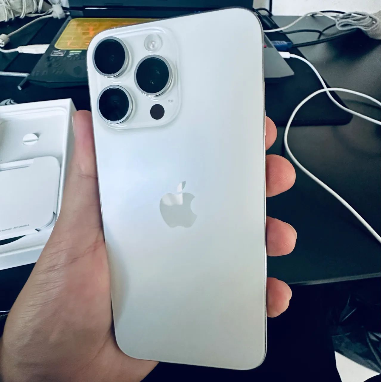 iPhone 15 Pro max (na caixa) - Celulares e Smartphones