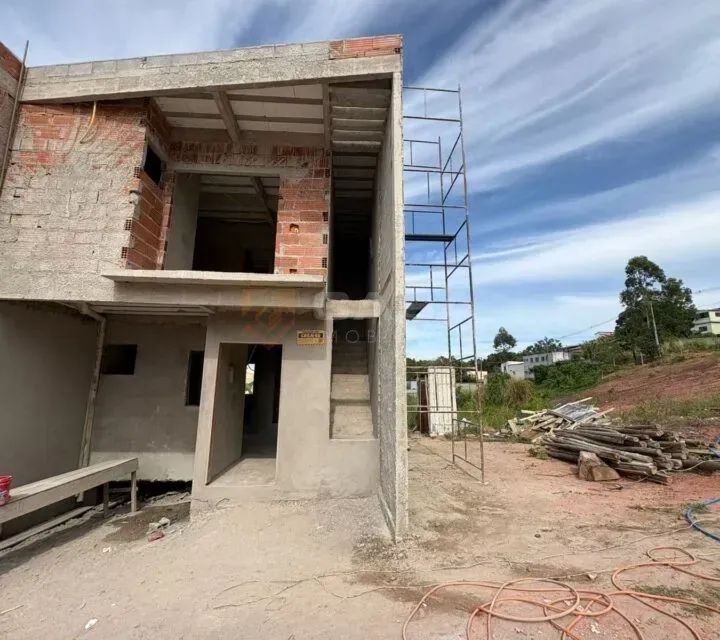 Casa com 3 quartos, 1 suíte, 2 vagas  3 Quartos com Suíte  104m²  São Francisco - Foto 3