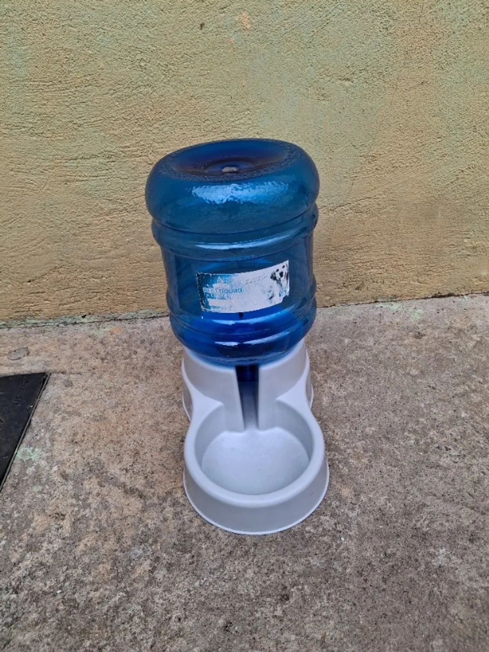 Bebedouro de plástico, para cachorro, com galão de 10 litros. - Foto 2