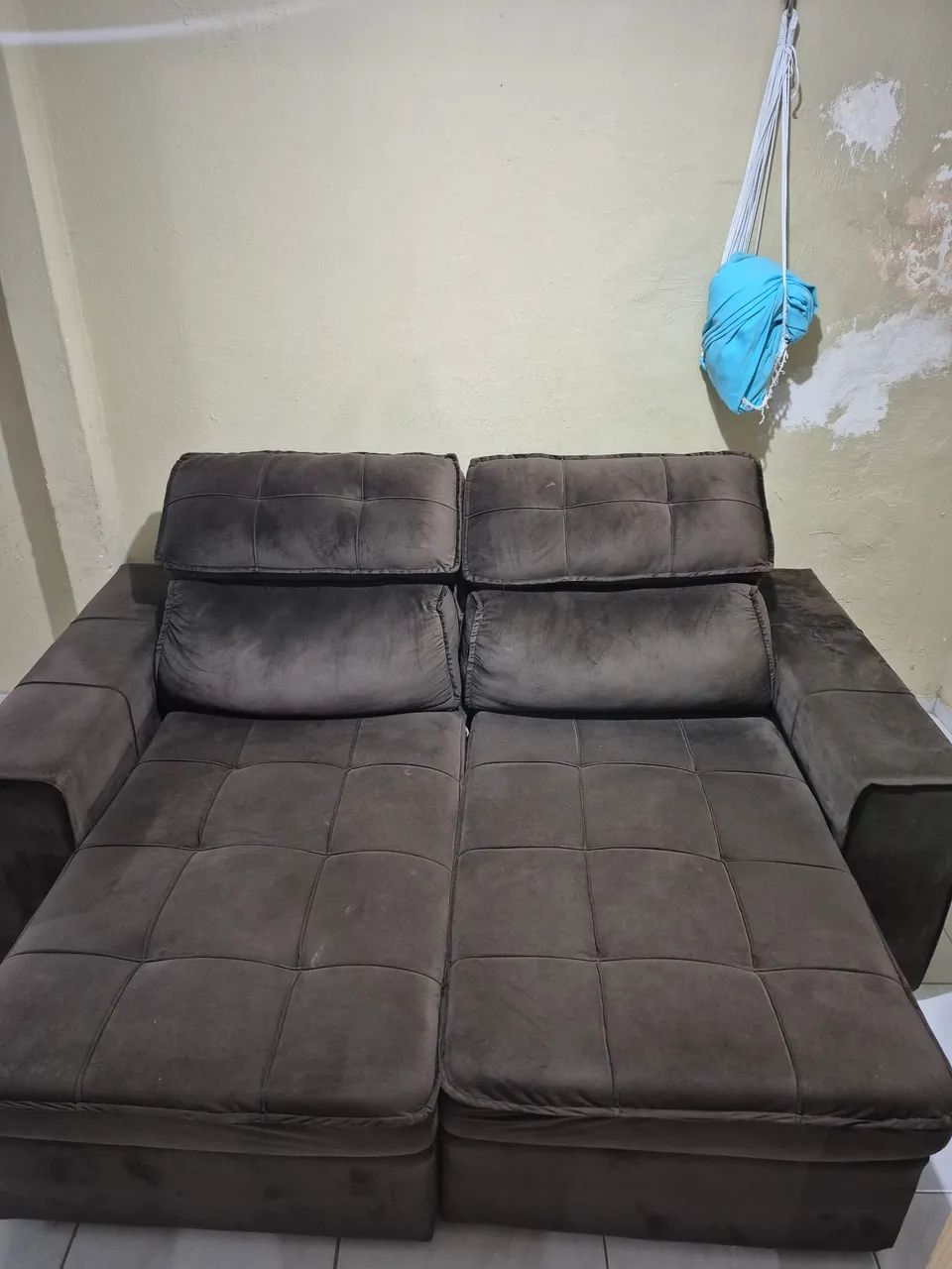 Selling 3-Seater Sofa457517284386426884