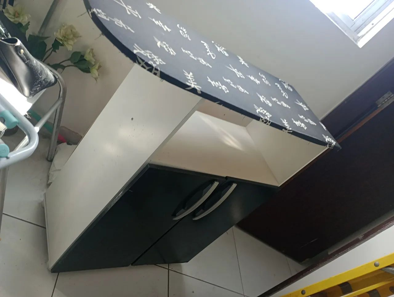 Tábua de passar com armário  - Foto 2