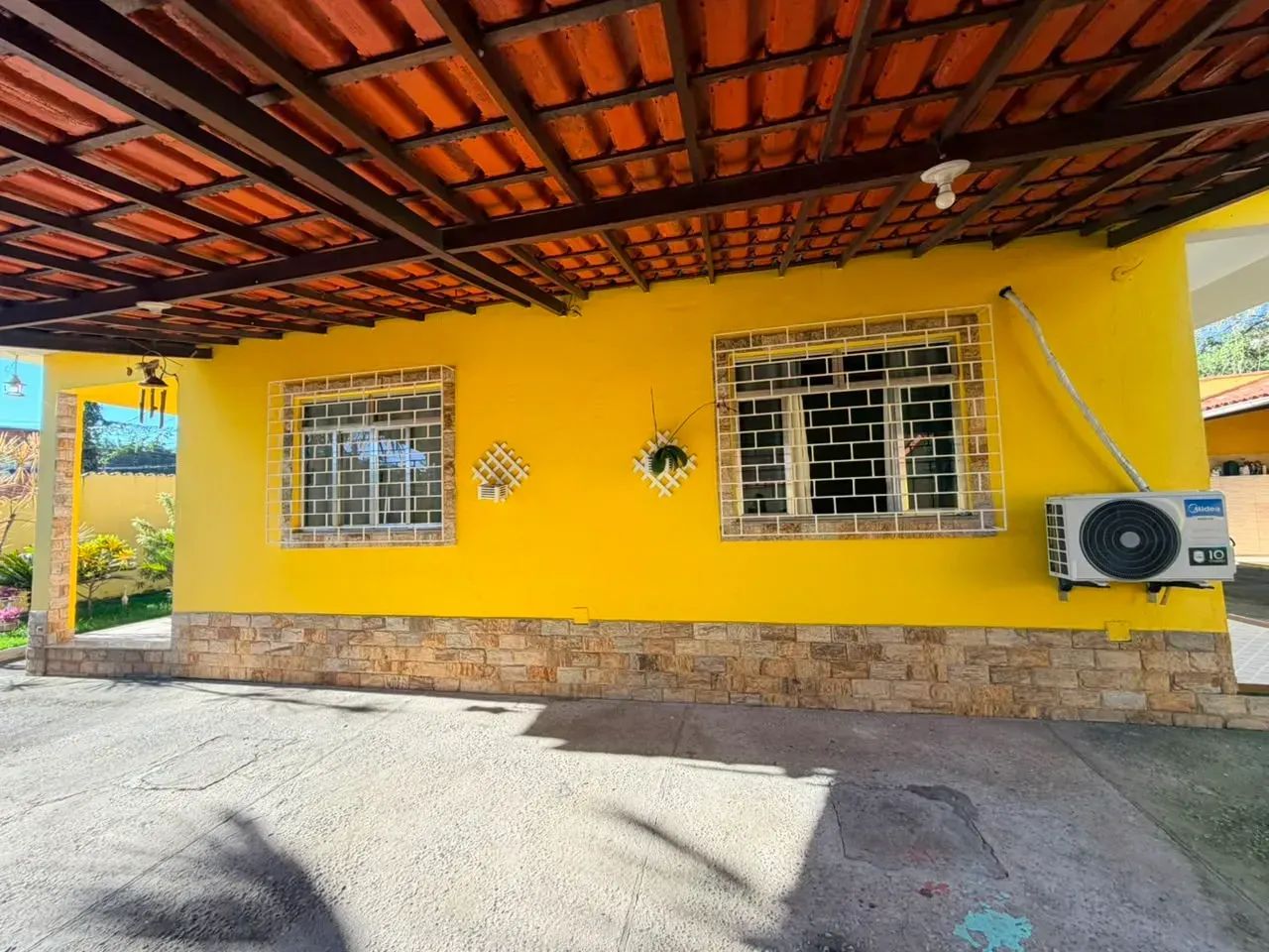 Vendo casa linear com 2 quartos espaço gourmet e lindo jardim com 372² Queimados Nova Igua - Foto 5