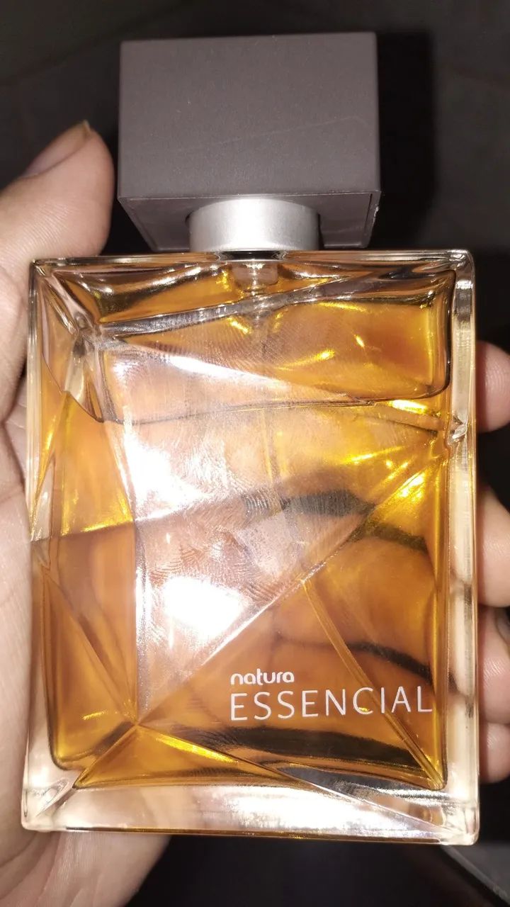 Vendo perfume essencial do novo amadeirado !