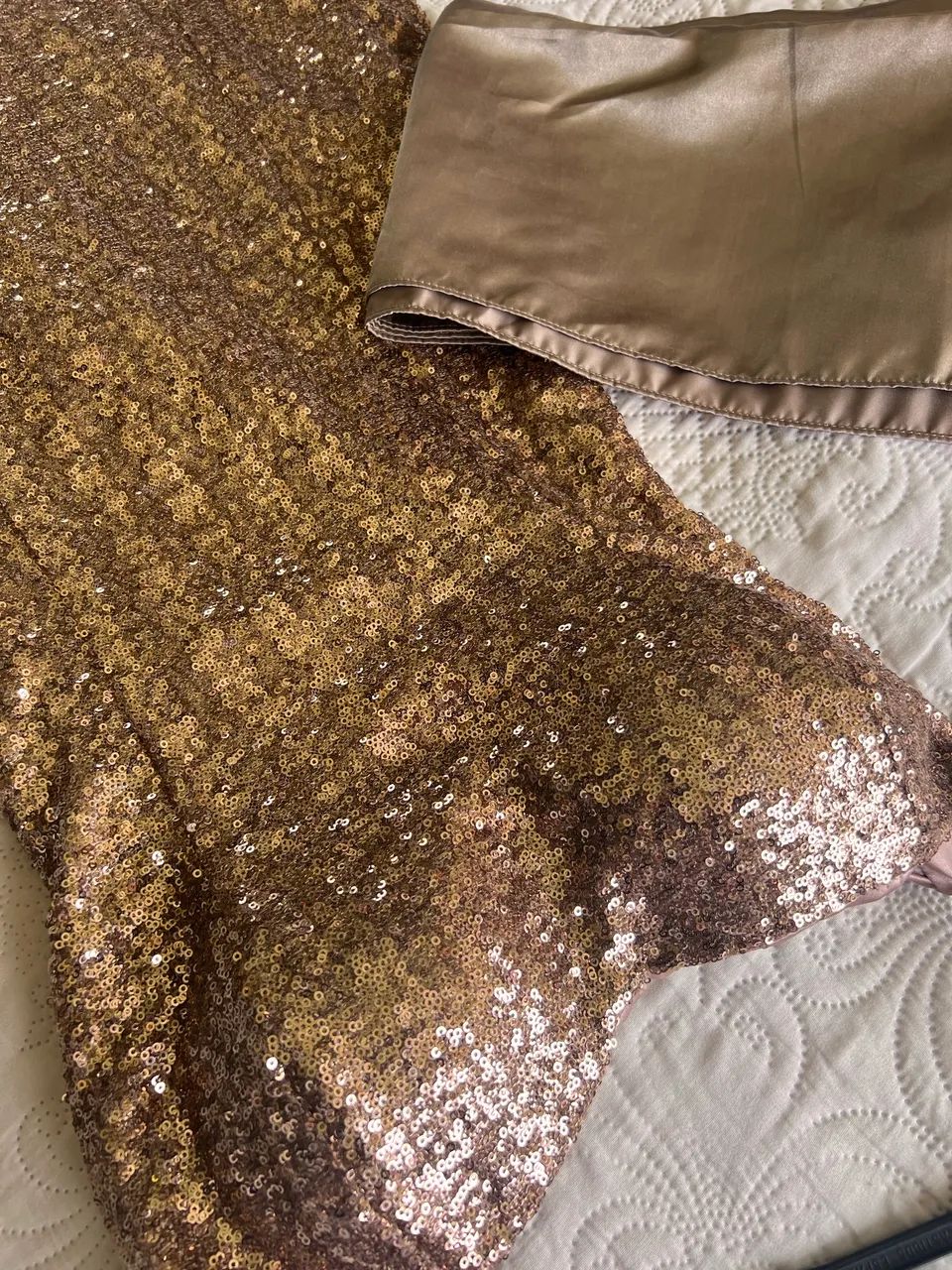 ? Vestido dourado de paetê à venda ? - Foto 2