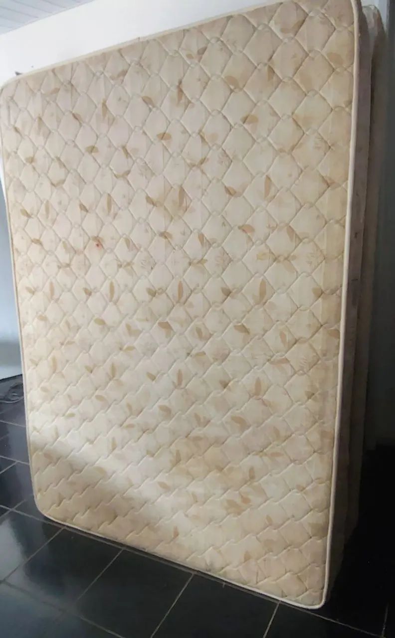 Cama box casal bem usadinha  - Foto 2