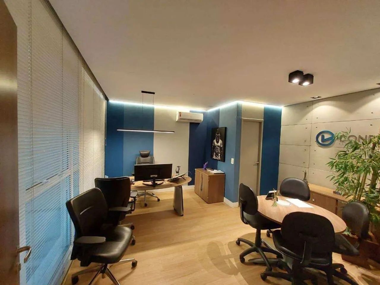 Sala Comercial Completa no Via Parque Comfort Working | Equipada com 5 Banheiros e Cozinha