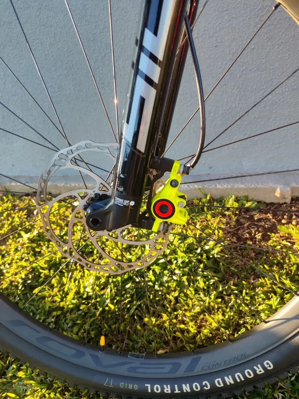 Bicicleta Specialized Epic Comp 2023 - Foto 3