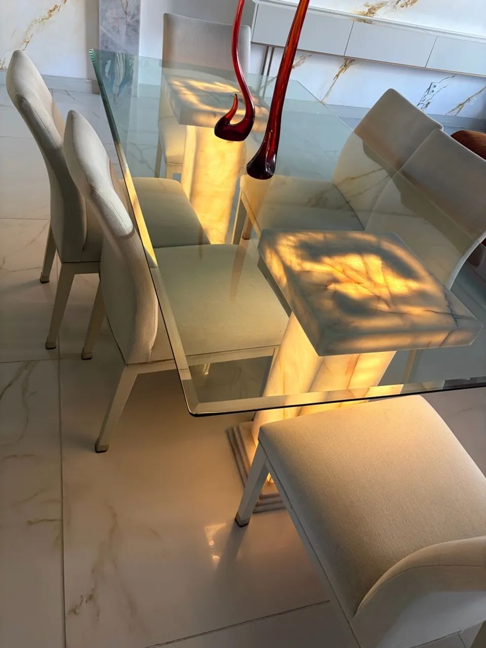 Mesa com base em ONIX com led e cadeiras - Foto 2