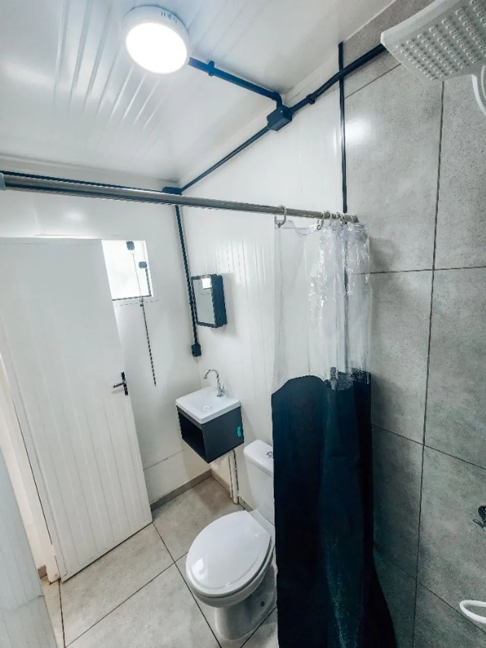Kitnet nova, mobiliada e com vaga, no Bacacheri ? pronta para morar! - Foto 5