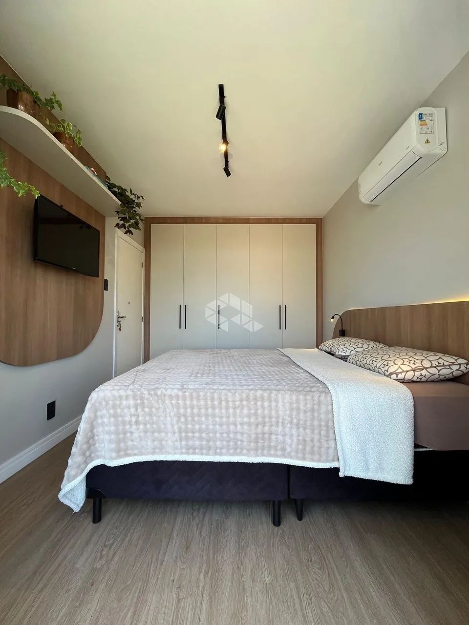 APARTAMENTO MOBILIADO E REFORMADO À VENDA NO CENTRO DE FLORIANÓPOLIS COM 2 QUARTOS E VISTA - Foto 4