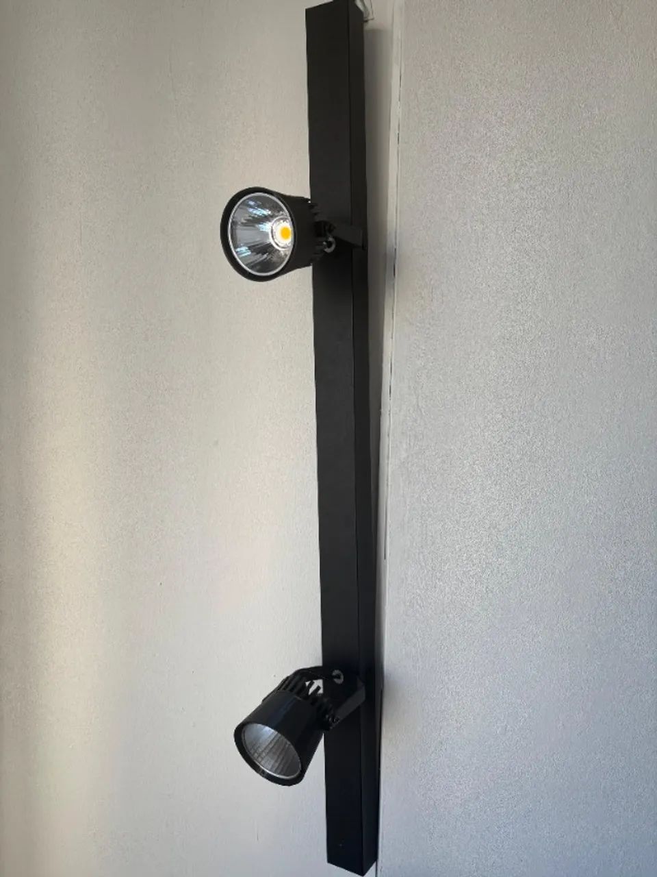 Luminária de teto direcional sobrepor com 2 lâmpadas de led Branco quente 3000k 220v