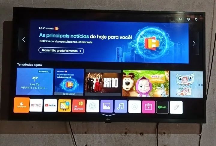 Vendo essa TV ela é smart 43 polegadas