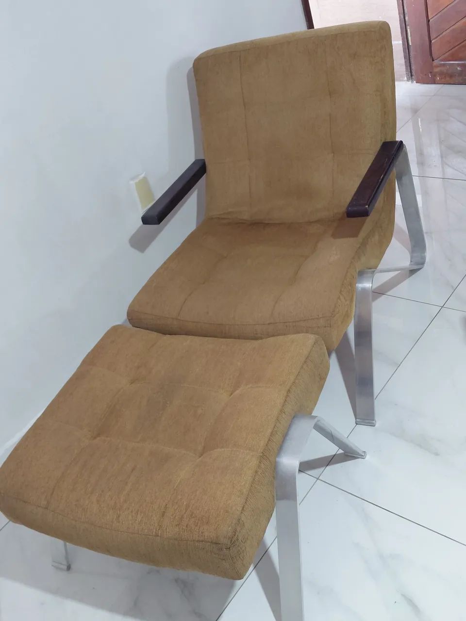 Poltrona c/pufe tipo divã c/entrega 