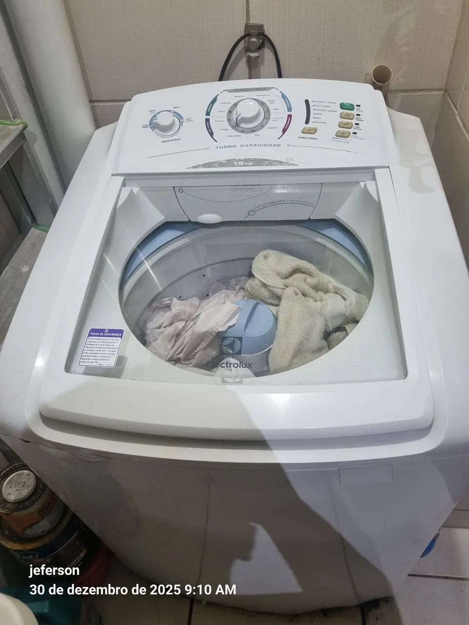 Vendo uma máquina de lavar 12 kg com defeito eletrolux  - Foto 4