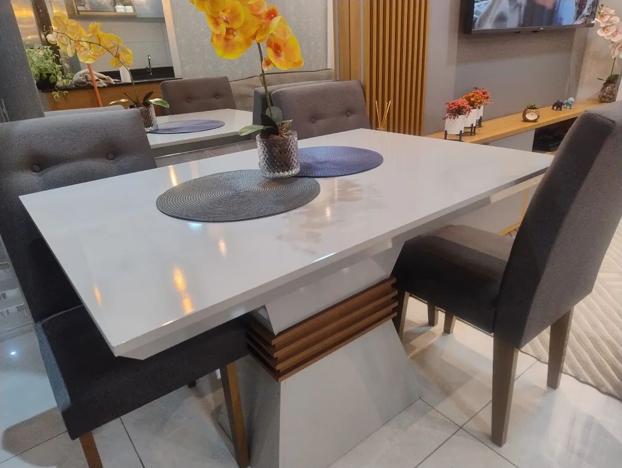 Mesa de jantar com 4 cadeiras. - Foto 4