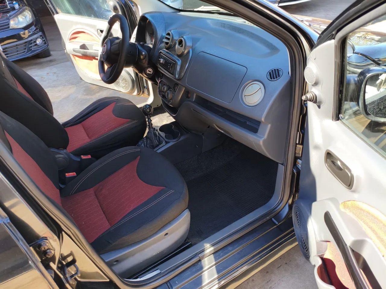 Fiat Uno Sporting 1.4 EVO Fire Flex 8V 4P 2012 - Foto 4