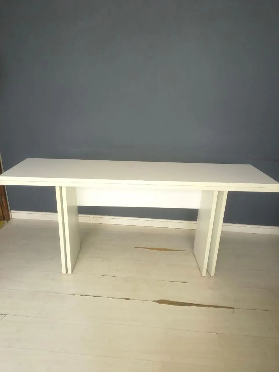 Mesa de madeira nobre com 1,60cm x 0,84cm
