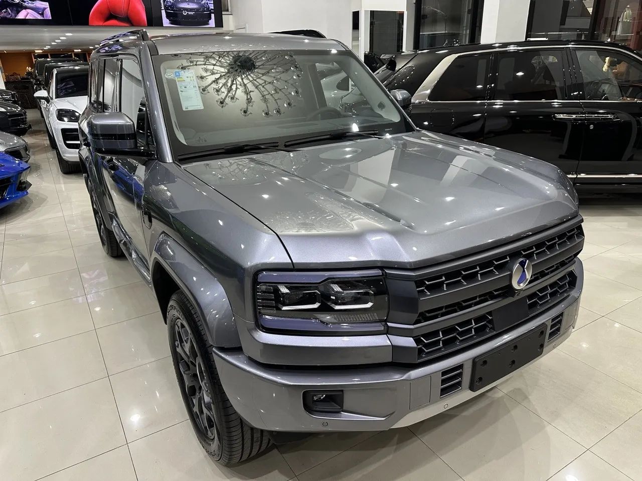 Denza B5 SUV híbrido plug-in, foto 3 de 10