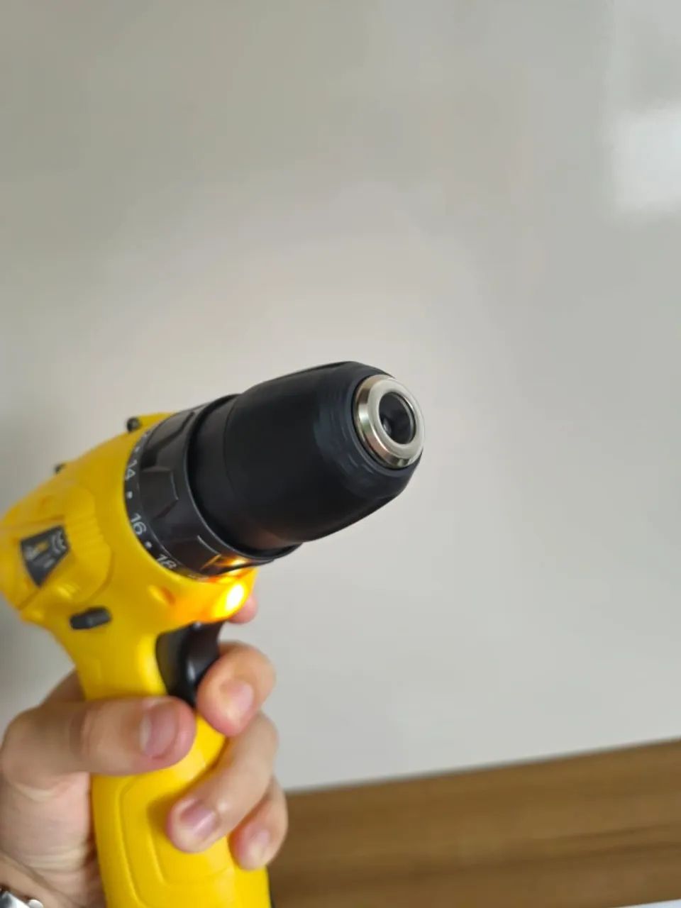 Parafusadeira Furadeira 12V Sem Fio Bateria + Kit Completo ? - Foto 5