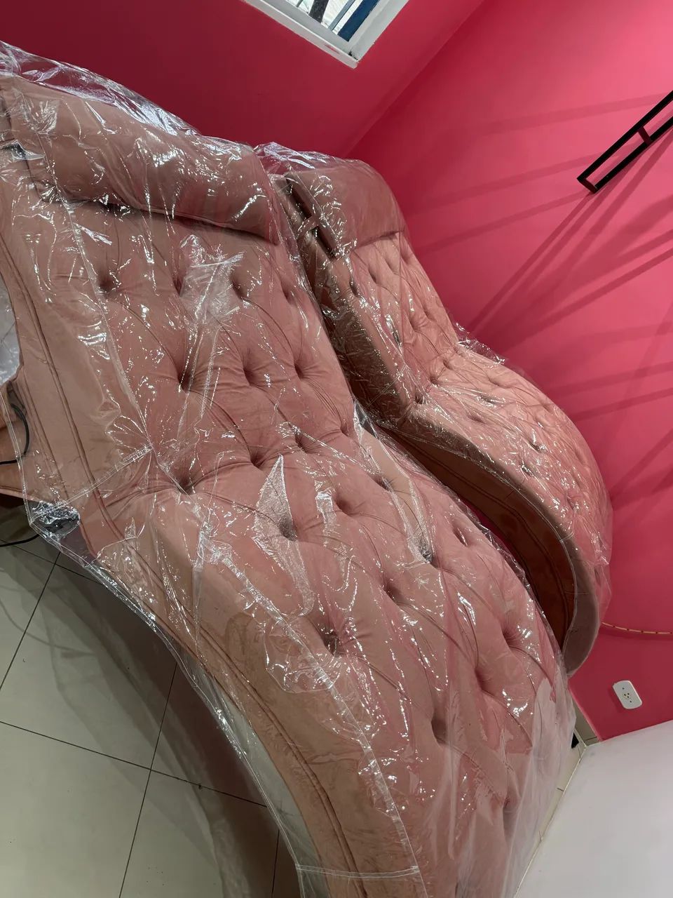 Maca ergonômica capitonê veludo rosé c/ massageador + travesseiro e capa  - Foto 2