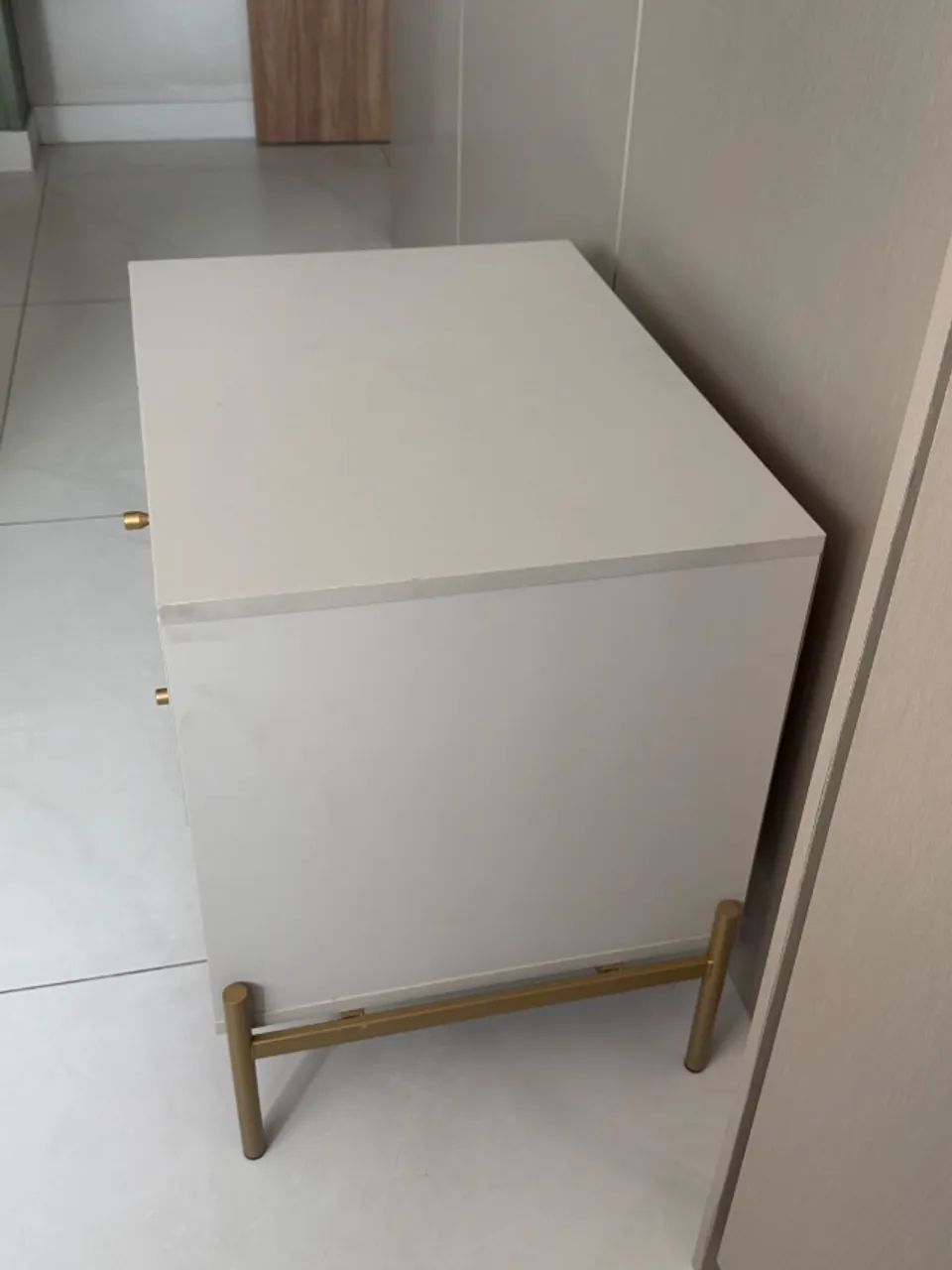 Mesa de cabeceira gaveteiro fendi - Foto 3