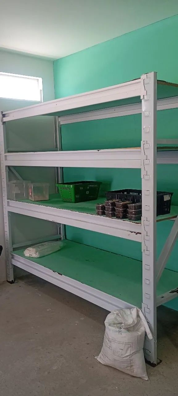 Prateleiras pra paletes em ótimo estado 